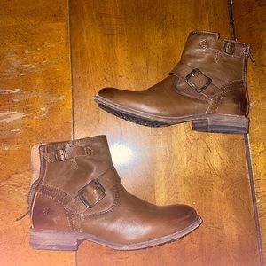 WOMEN’S SIZE 7 FRYE BOOTS - GENUINE LEATHER